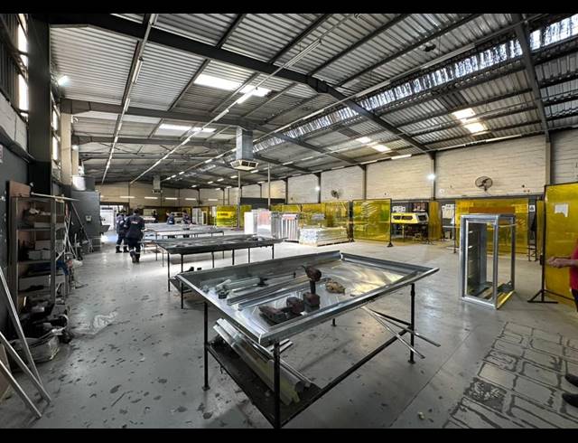 1,441M² WAREHOUSE TO LET IN OTTERY